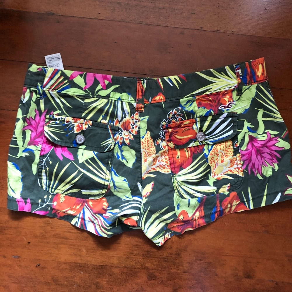 Tropical Print Shorts - Picture 2 of 4